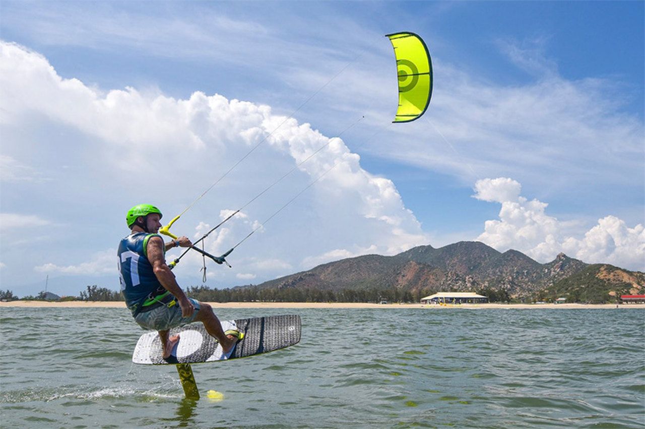 ¿Qué es más fácil aprender kitesurf o windsurf?